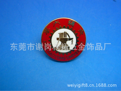 金屬徽章定制 鋅合金鏤空字母胸章與精美琺瑯工藝紀(jì)念幣的完美融合